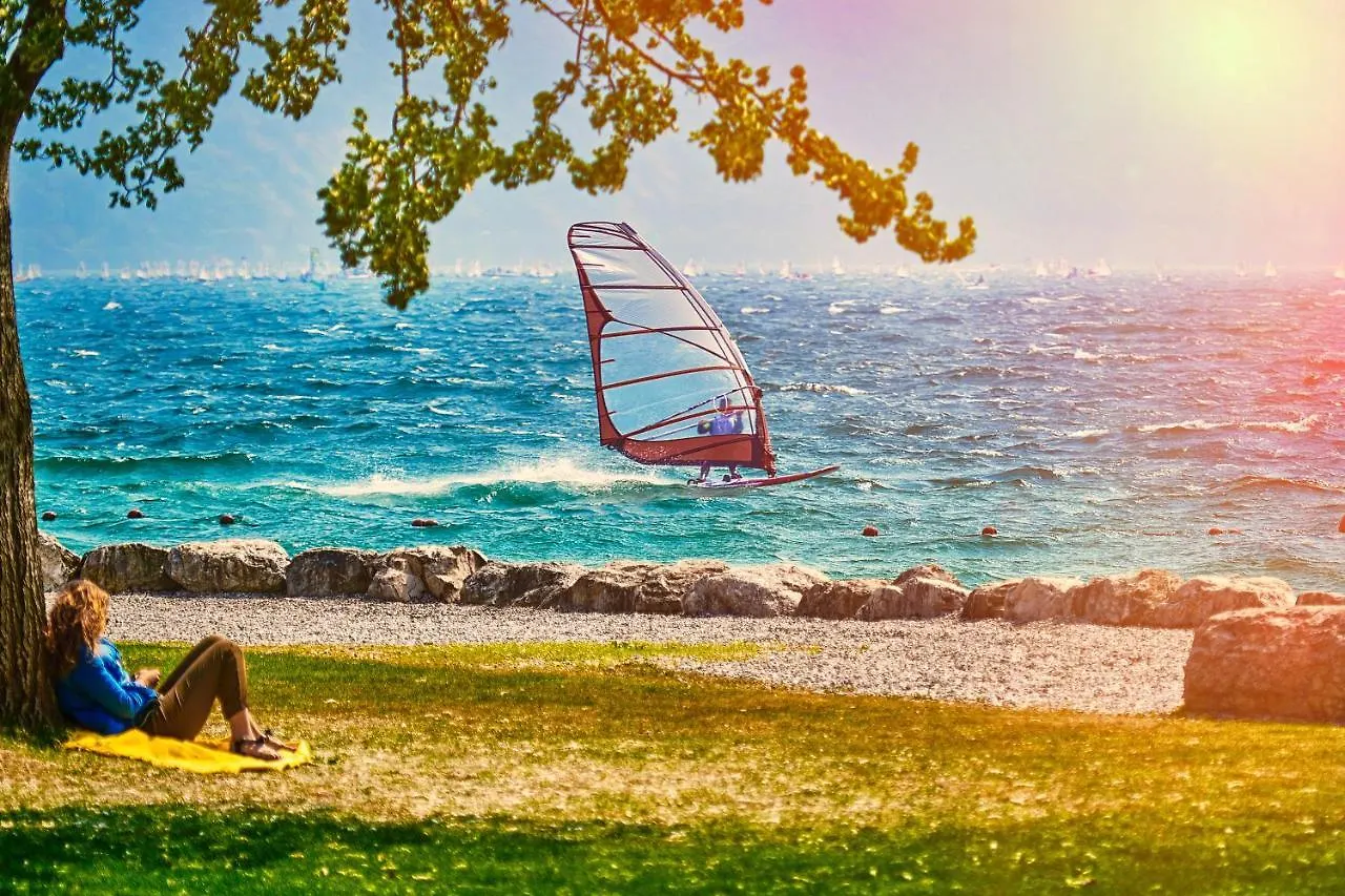 Cinzia Apartment Front Beach - Happy Rentals Sirmione Włochy