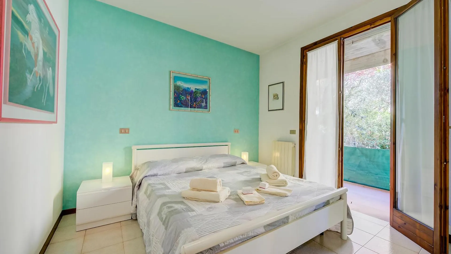 Cinzia Apartment Front Beach - Happy Rentals Sirmione