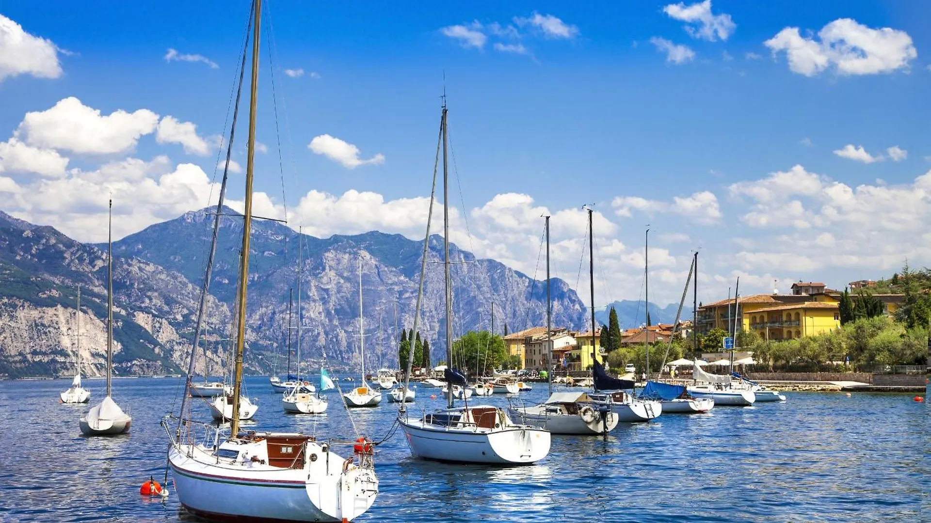 Cinzia Apartment Front Beach - Happy Rentals Sirmione